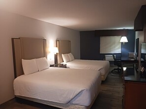Deluxe Double Room | Individually decorated, individually furnished, desk, laptop workspace - Manistee Inn & Marina (Manistee)
