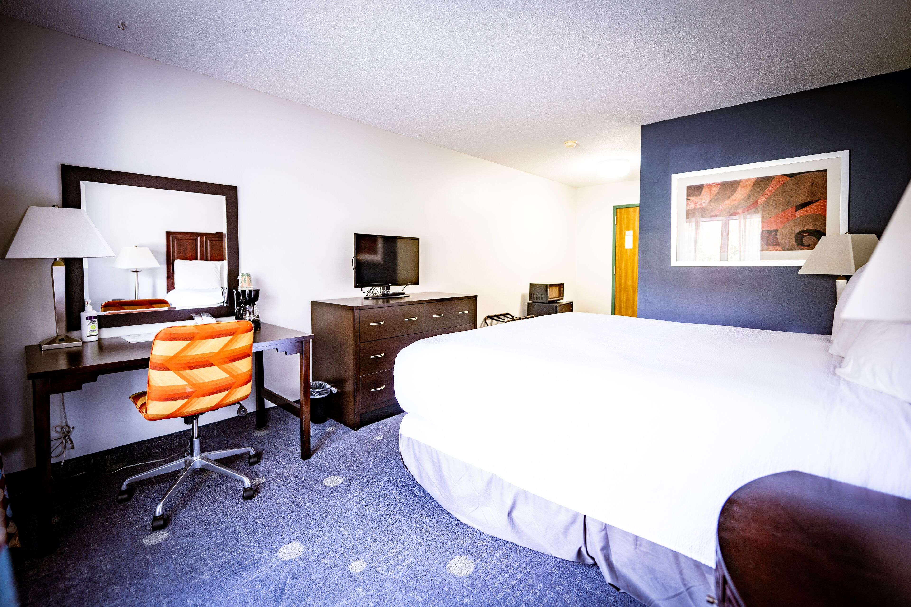 华丽客房 | 特色装修、特色家居、办公桌、笔记本电脑工作区