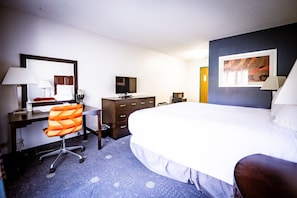 1 chambre, décoration personnalisée, ameublement personnalisé, bureau