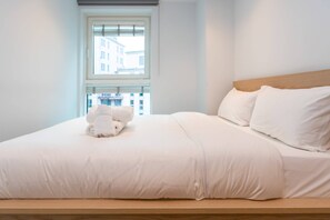 Leilighet – basic, 1 kingsize-seng | 1 soverom, skrivebord for bærbar PC, strykejern/-brett og sengetøy