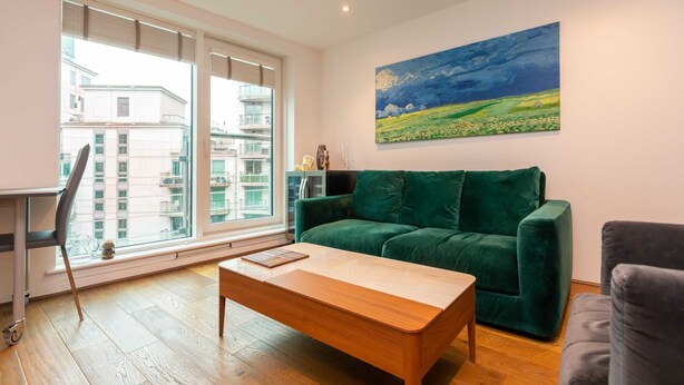 Living area - Stylish 1BD High Rise Flat - Vauxhall (London)