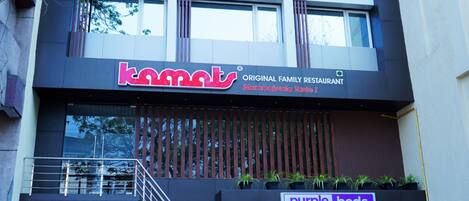 A building with a 'Kamut' restaurant sign and a 'Purple Beds' sign.