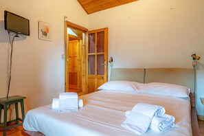 2 slaapkamers, een strijkplank/strijkijzer, gratis wifi, beddengoed