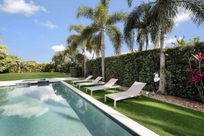 Pool - Luxury home w/ pool by Dream Vacation (Miami)