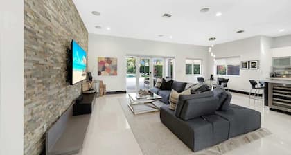 Luxury home w/ pool by Dream Vacation