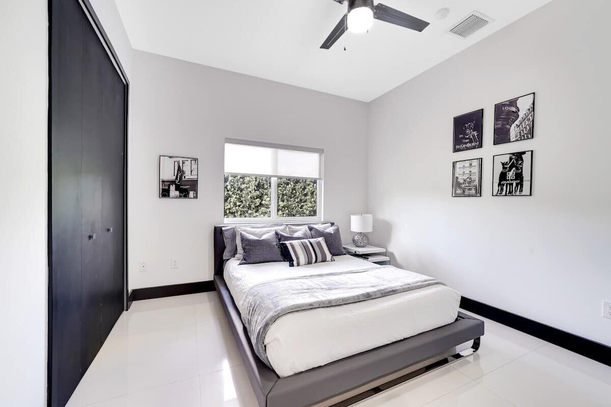 5 chambres, fer et planche à repasser, lit parapluie, Wi-Fi gratuit
