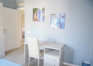 3 bedrooms, desk, iron/ironing board, WiFi