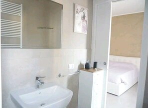 Hair dryer, bidet, towels, soap - Large apartment in Punta Marina 500 meters from the beach (Punta Marina)