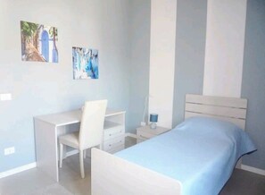 3 bedrooms, desk, iron/ironing board, WiFi