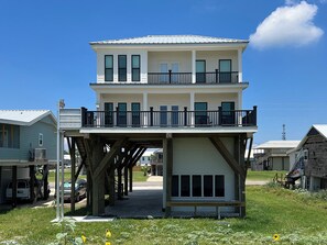 Exterior - White Dolphin - Beachfront - Island Realty (Grand Isle)