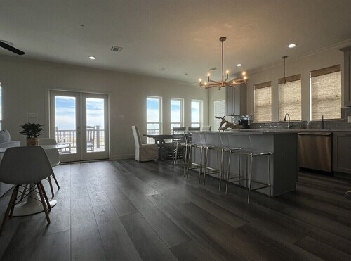 White Dolphin - Beachfront - Island Realty