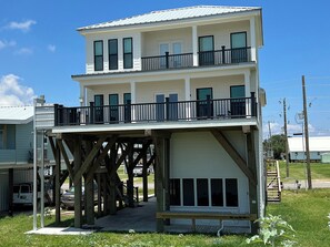 Exterior - White Dolphin - Beachfront - Island Realty (Grand Isle)