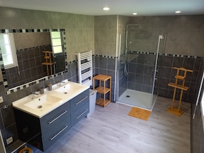 SĂšche-cheveux, papier toilette