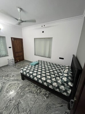 3 bedrooms, WiFi, bed sheets
