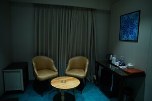 Minibar, free WiFi, bed sheets - Hotel Brij Residency (Latur)