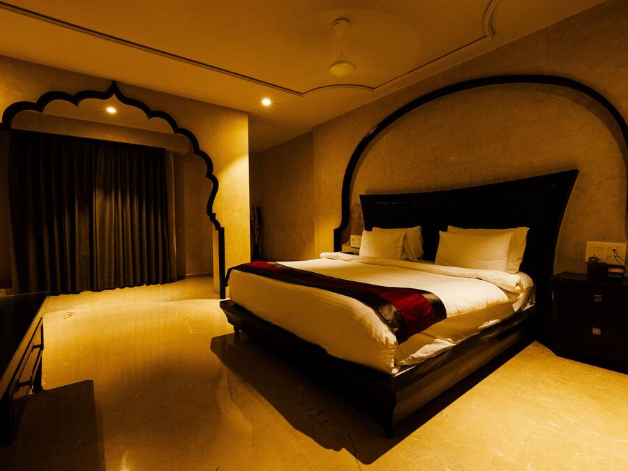 Triple Deluxe Room | Minibar, free WiFi, bed sheets