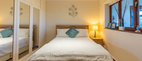 4 bedrooms, iron/ironing board, travel cot, free WiFi
