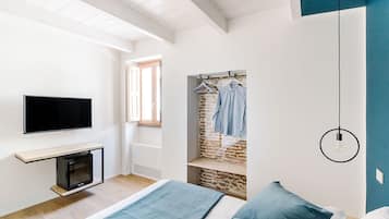 Comfort Room | Minibar, individually furnished, desk, soundproofing