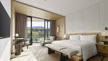 Suite, 1 Bedroom | Minibar, in-room safe, desk, blackout curtains