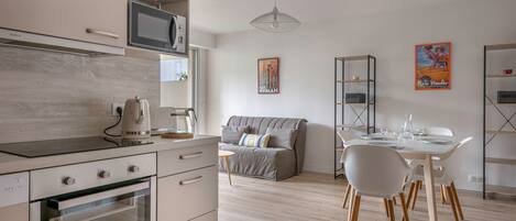 Fridge, microwave, oven, dishwasher