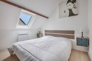 2 bedrooms, iron/ironing board, free WiFi
