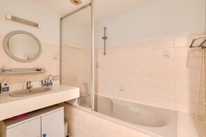 Bathtub - 85 m from the beach – 2 adults and 2 children (Erquy)