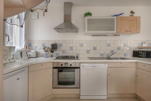 Fridge, microwave, oven, dishwasher