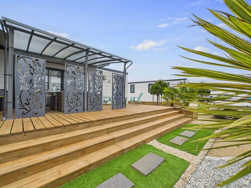 Pretty Chalet for 6- Estate with swimming pool