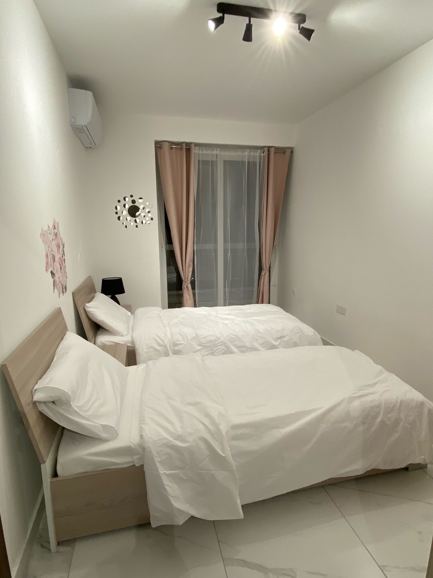 3 bedrooms, desk, iron/ironing board, WiFi