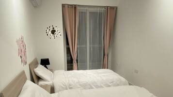 3 bedrooms, desk, iron/ironing board, WiFi