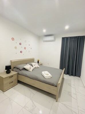 3 Schlafzimmer, Schreibtisch, Bügeleisen/Bügelbrett, WLAN