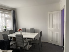 Casa, 1 cama Queen e sofá-cama | Opções para refeição