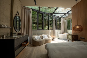 Comfort Double Room | Living area | 55-inch LCD TV with cable channels, TV, Netflix - Deer Chaser (Lugu)