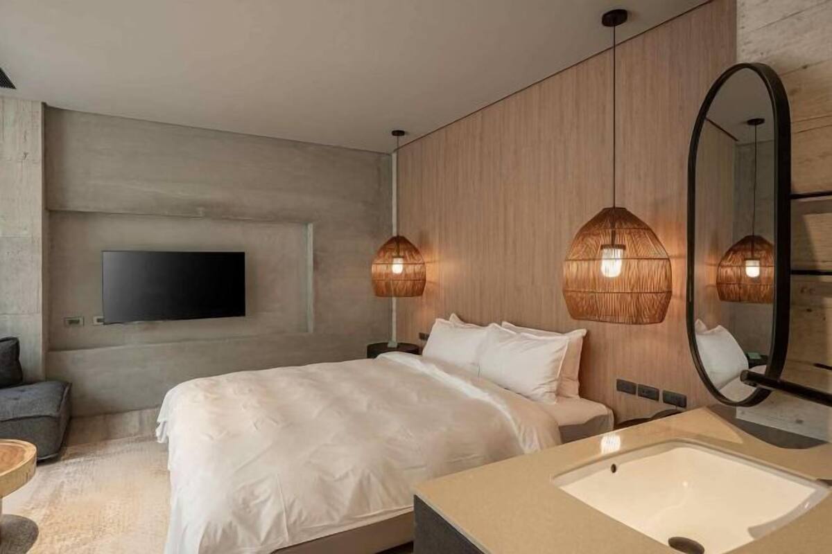 1 bedroom, premium bedding, down duvets, memory-foam beds