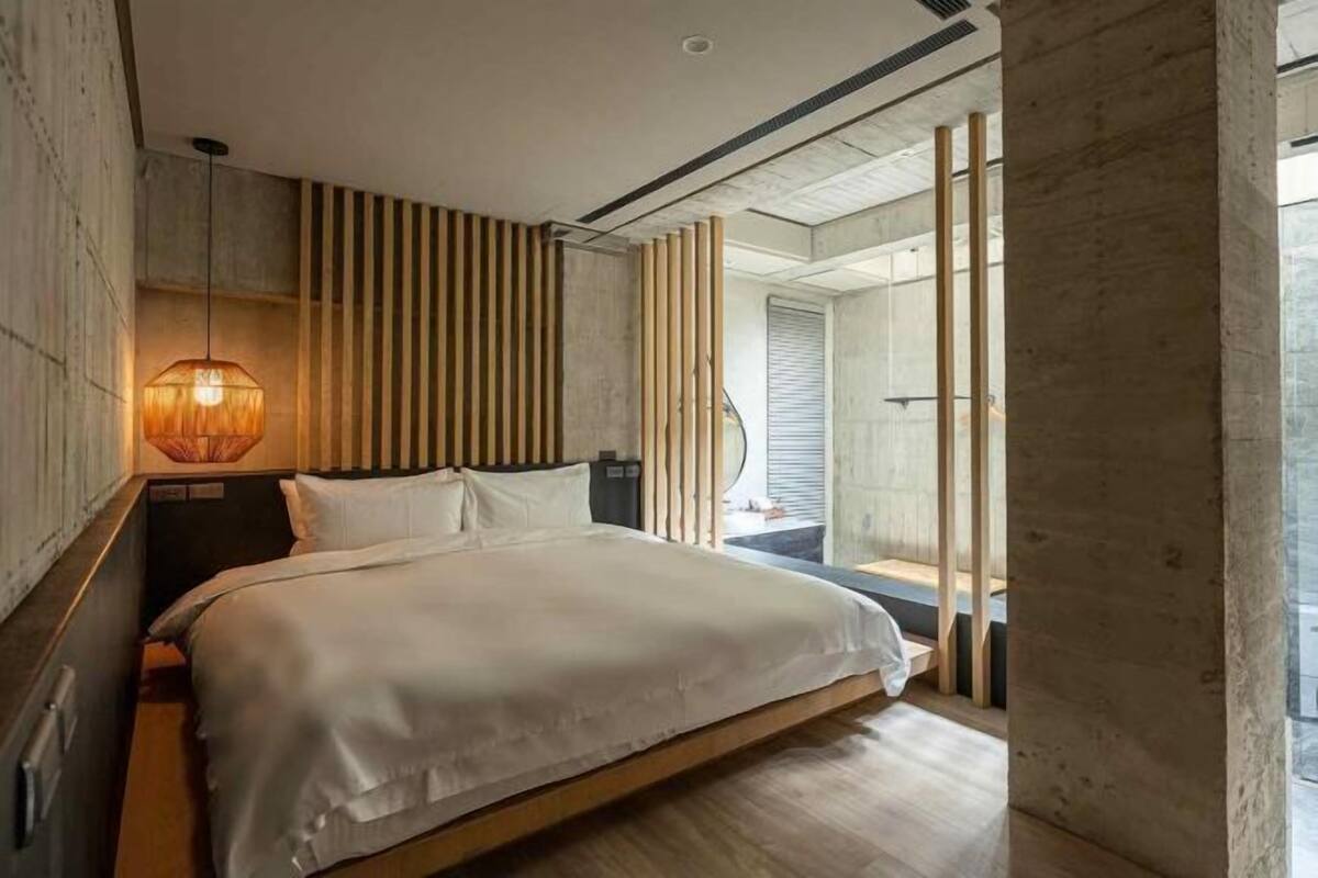 1 bedroom, premium bedding, down duvets, memory-foam beds