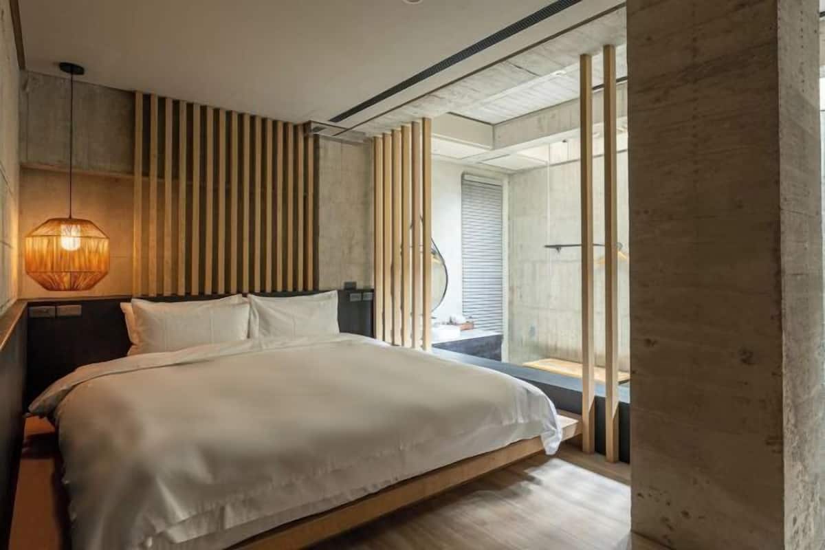 Premium bedding, down comforters, memory foam beds, free minibar items