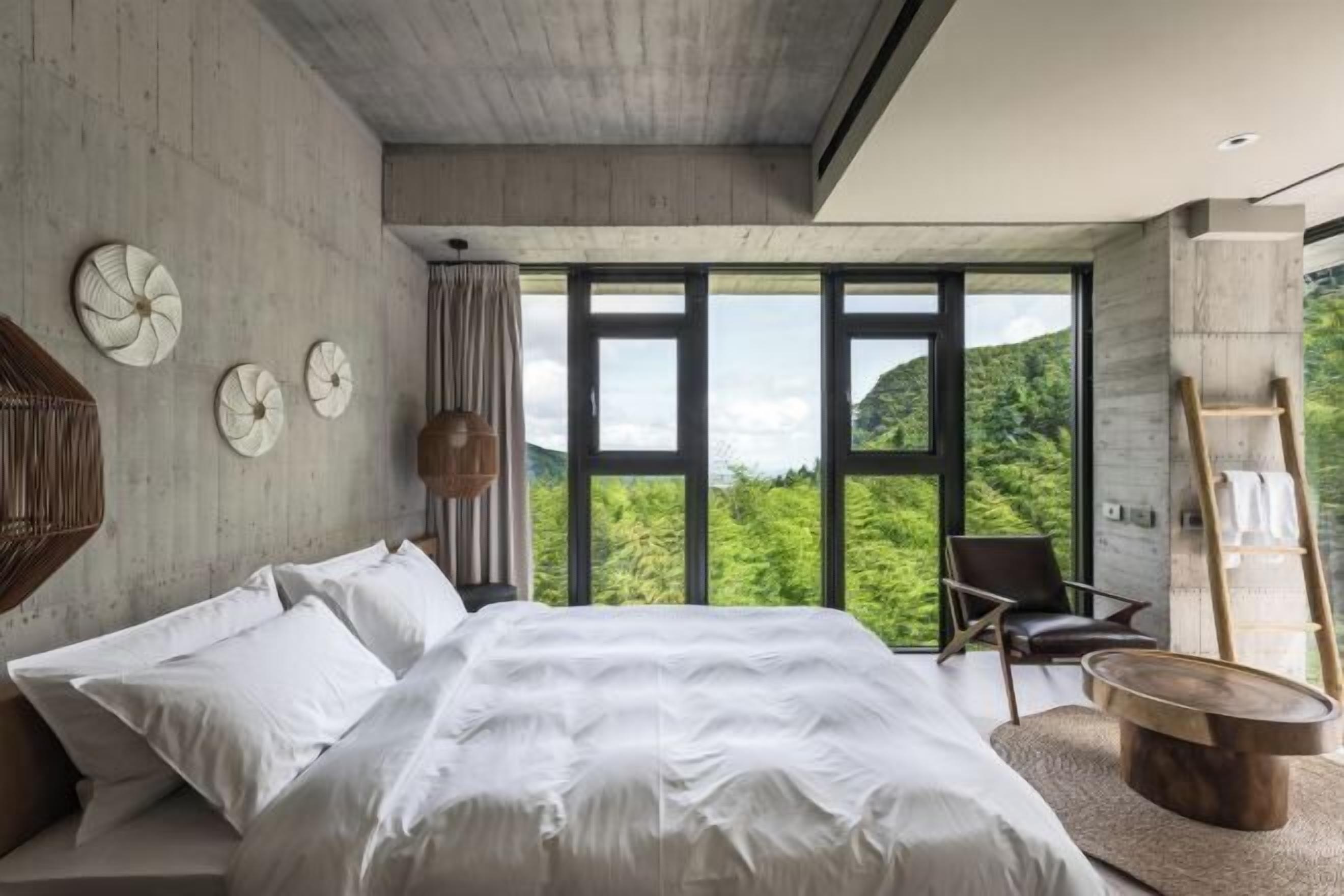 高級寢具、羽絨被、記憶床墊、免費迷你吧物品