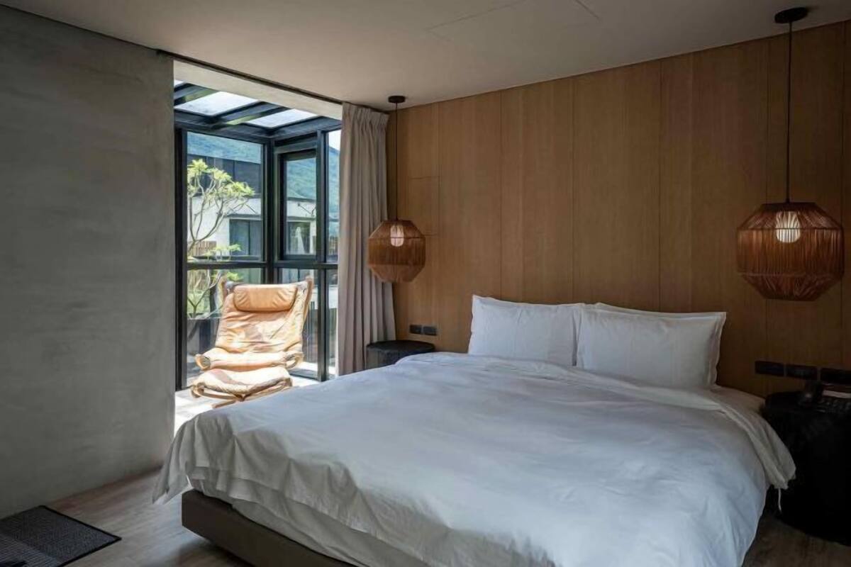 1 bedroom, premium bedding, down duvets, memory-foam beds