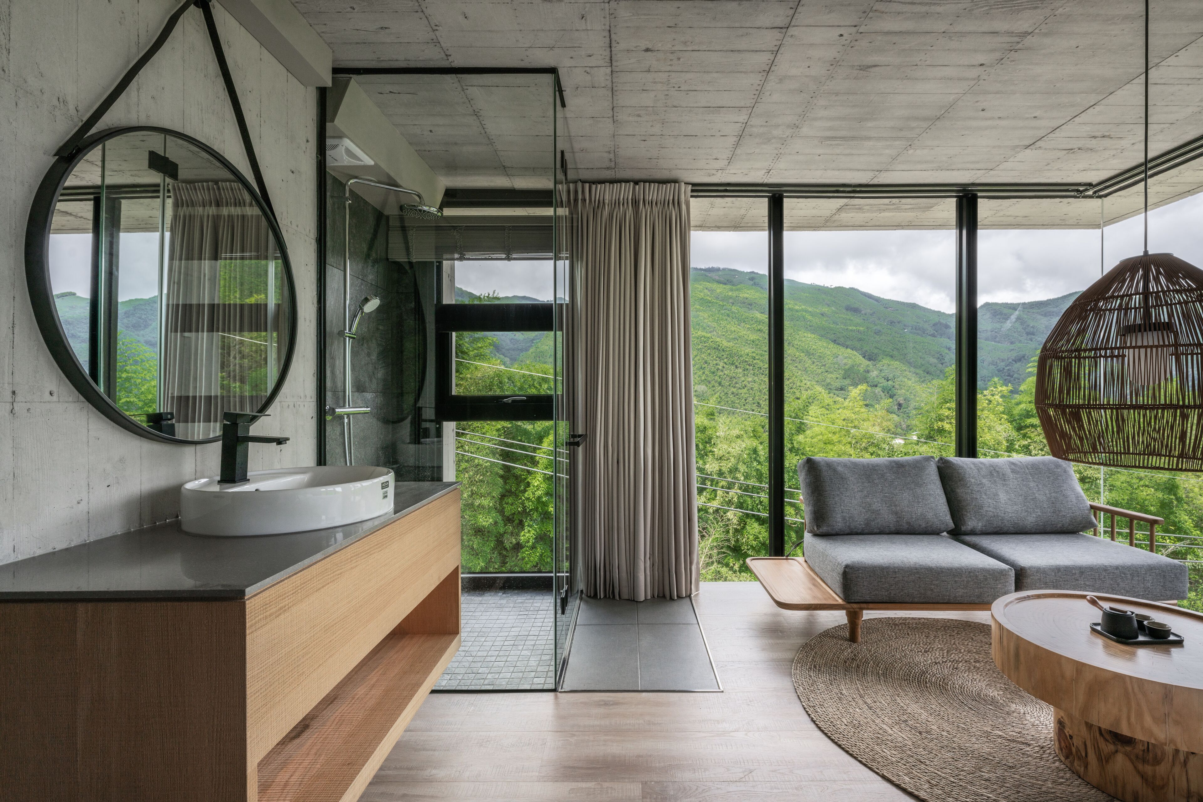 Family Quadruple Room | Bathroom | Free toiletries, hair dryer, electronic bidet, towels
