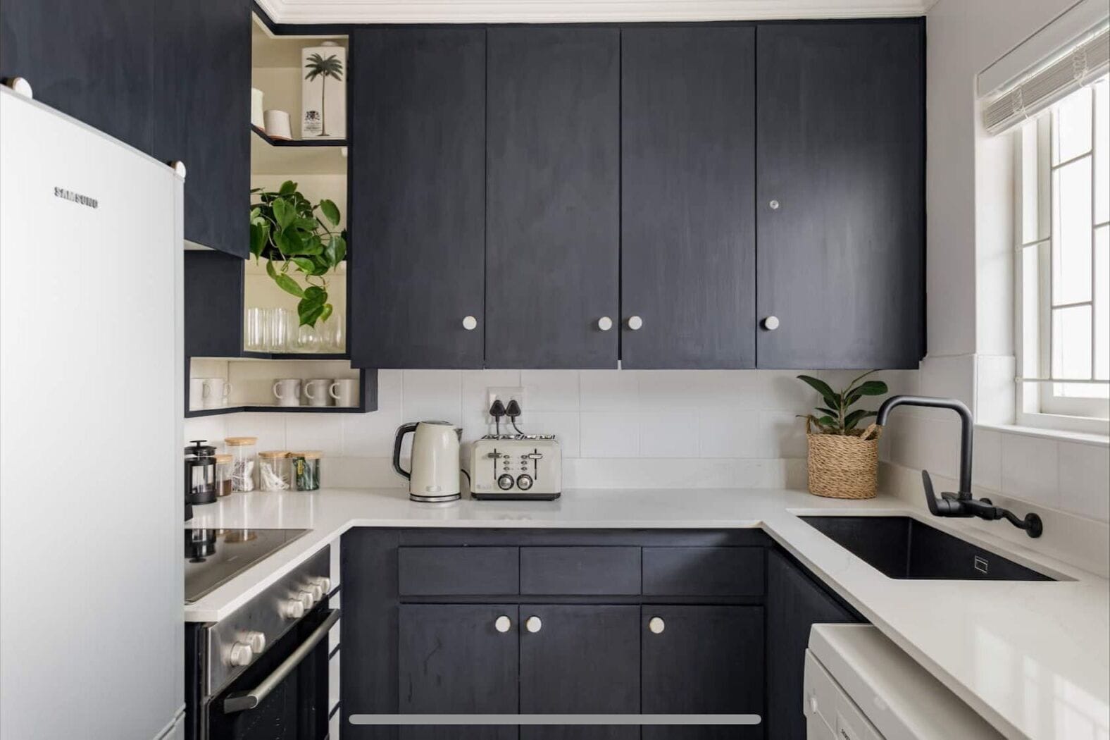 冰箱、微波炉、烤箱、炉灶