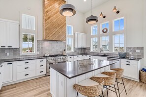 Fridge, microwave, stovetop, dishwasher - Unique & Charming Cinnamon Shore Home w/ Access to Resort-Like Amenities (Port Aransas)