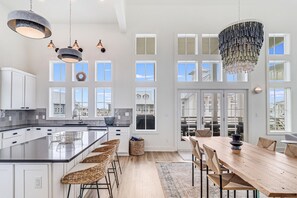 Dining - Unique & Charming Cinnamon Shore Home w/ Access to Resort-Like Amenities (Port Aransas)