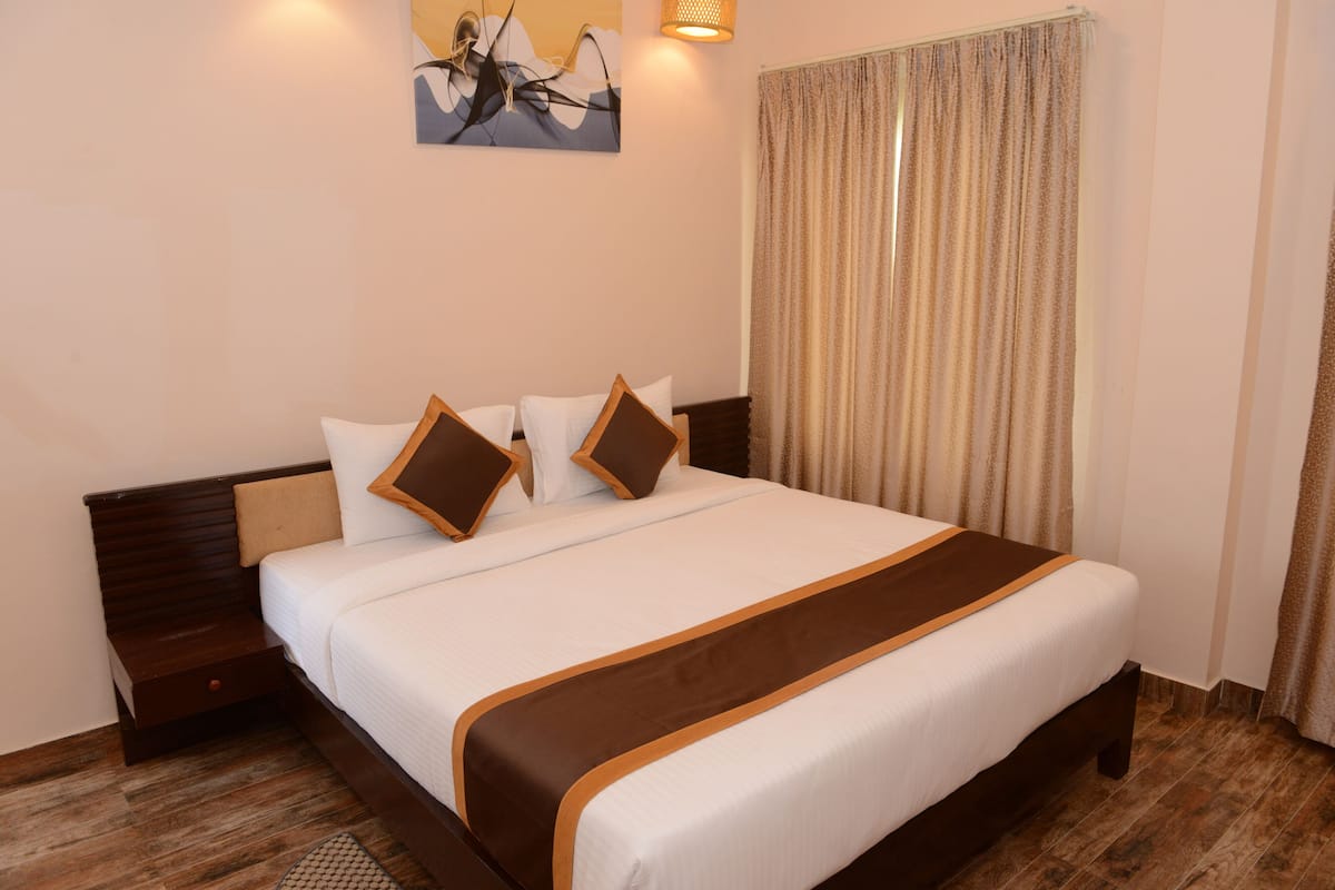 Executive Double Room | Individually decorated, individually furnished, desk, laptop workspace