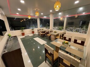 Restaurant - JALDAPARA FOREST TOURIST LODGE (Alipurduar)