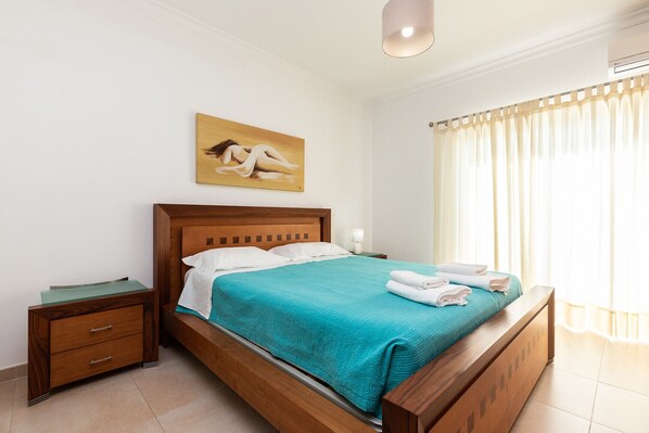 3 makuuhuonetta, silitysrauta/-lauta, ilmainen Wi-Fi, vuodevaatteet