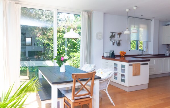Dining - House with garden & private pool 500 m from the sandy beach, ideal with children (Dénia)
