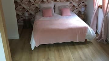 4 bedrooms, WiFi, bed sheets