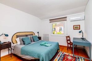 3 bedrooms, iron/ironing board, Internet, bed sheets