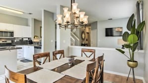 In-room dining - Rental (Sunrise)