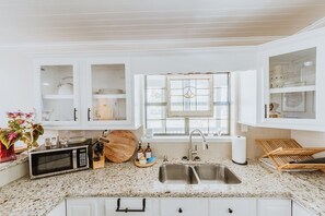 Private kitchen - MaK’s Place on Lake Sam Rayburn (Zavalla)